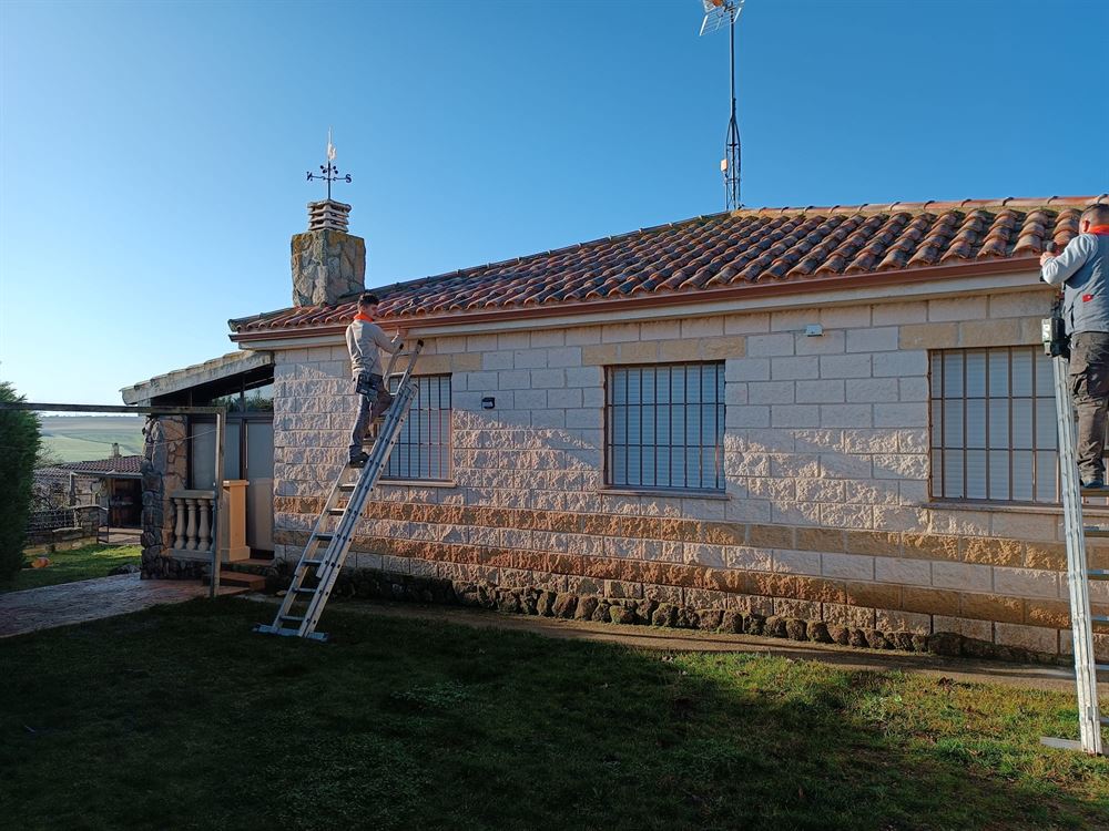Arreglo-tejado-con-goteras-Zamora